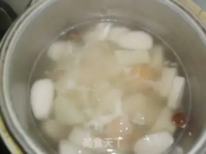Make Red dates, yam, longan, wolfberry soup step 4