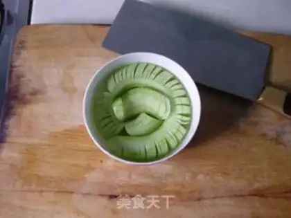 Make chopped pepper and coir coat cucumber step 2