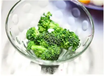 Make stir-fried five-color vegetable balls step 0
