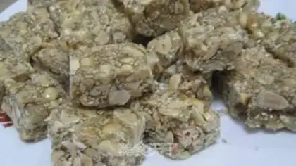 Make Sesame peanut sugar step 1