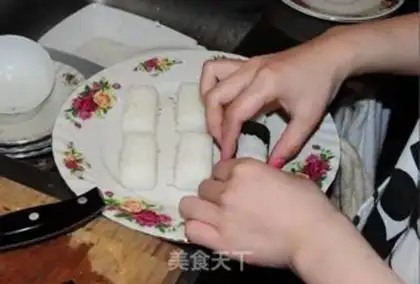 Make salmon sushi step 10