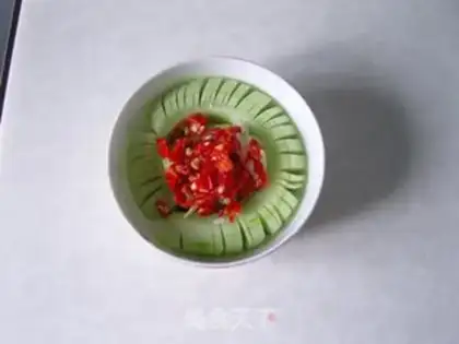 Make chopped pepper and coir coat cucumber step 3