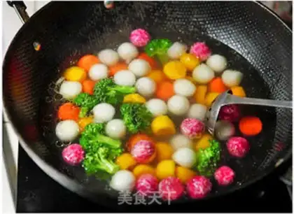 Make stir-fried five-color vegetable balls step 1