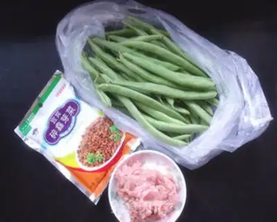 Make Dry stir-fried green beans step 0