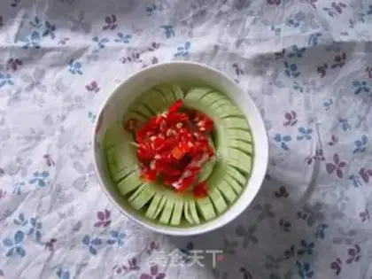 Make chopped pepper and coir coat cucumber step 4