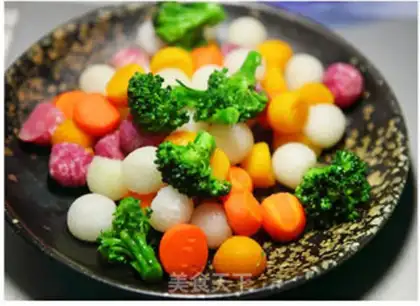 Make stir-fried five-color vegetable balls step 2