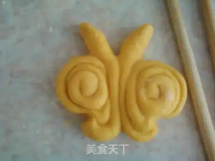 Make Yellow Butterfly Mantou step 10