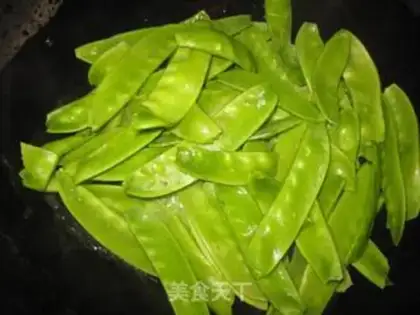 Make Garlic Dutch peas step 0