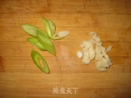 Make Garlic Dutch peas step 1