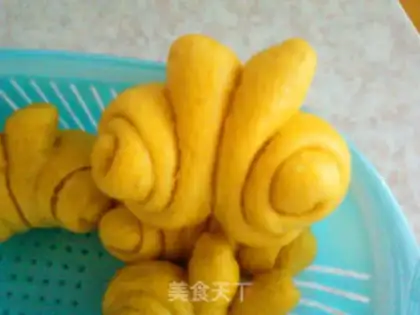 Make Yellow Butterfly Mantou step 13