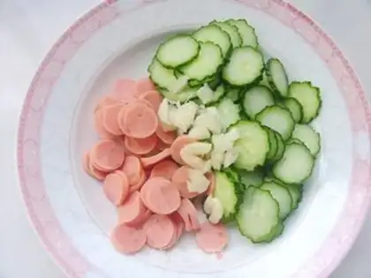 Make Ham and cucumber slices step 1