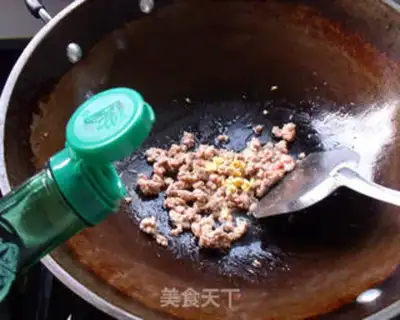 Make Dry stir-fried green beans step 6