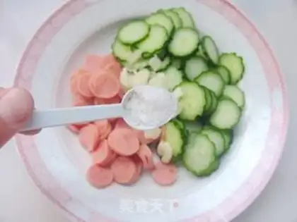 Make Ham and cucumber slices step 2