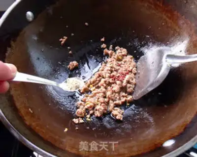 Make Dry stir-fried green beans step 7