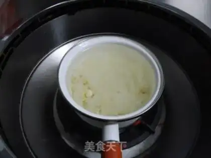 Make Longan lotus seed and lily soup step 2