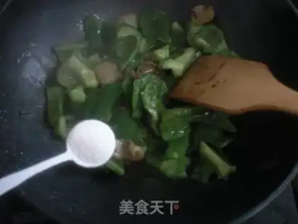 Make stir-fried pork with pepper step 6