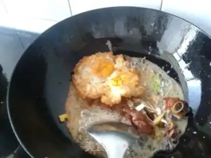 Make Roast chicken stewed noodles step 5