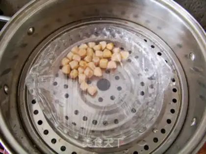 Make Chinese wolfberry and Yao Zhu Double Rice Congee step 1