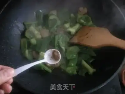 Make stir-fried pork with pepper step 7