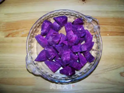 Make Milk-scented purple potato mashed step 1