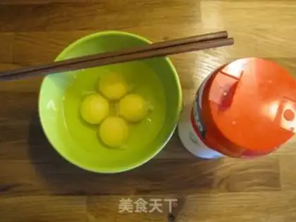 Make Scrambled egg with tomato step 1