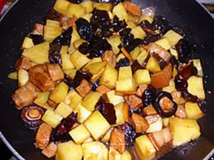 Make braised pork and potato step 6