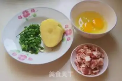 Make Pan-fried egg cake with shredded potatoes step 1