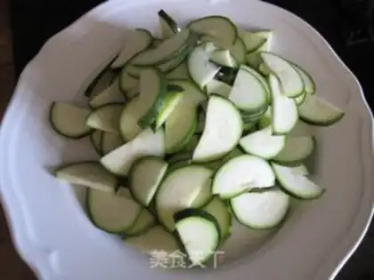 Make Hot and sour zucchini step 1
