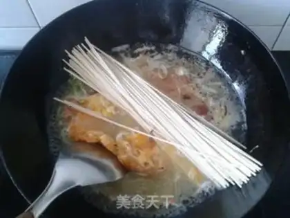 Make Roast chicken stewed noodles step 7