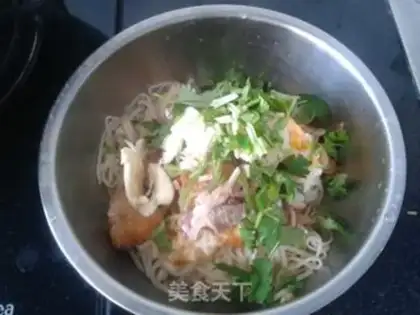 Make Roast chicken stewed noodles step 8