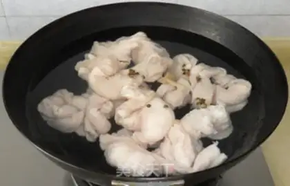 Make braised sausage step 1