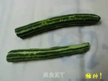 Make Steamed loofah with garlic step 1