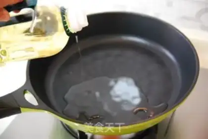 Make Pan-fried egg cake with shredded potatoes step 5