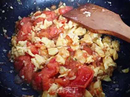 Make Scrambled eggs with garlic tomato step 7
