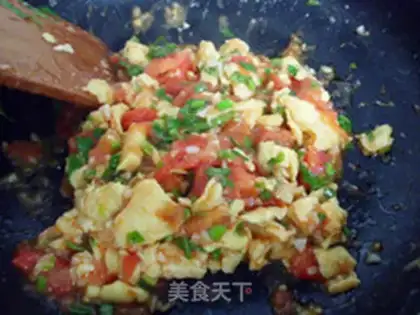 Make Scrambled eggs with garlic tomato step 8