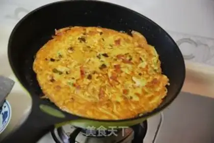 Make Pan-fried egg cake with shredded potatoes step 9