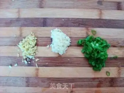 Make Tofu meatballs and bean sprouts soup step 4