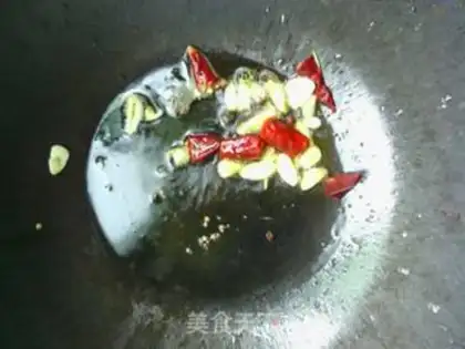 Make stir-fried pork with bitter gourd step 2
