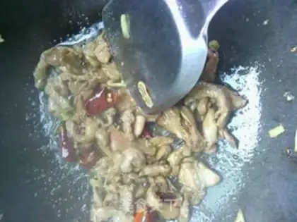 Make stir-fried pork with bitter gourd step 3