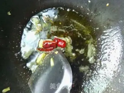 Make stir-fried pork with bitter gourd step 4
