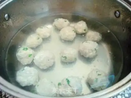Make Tofu meatballs and bean sprouts soup step 7