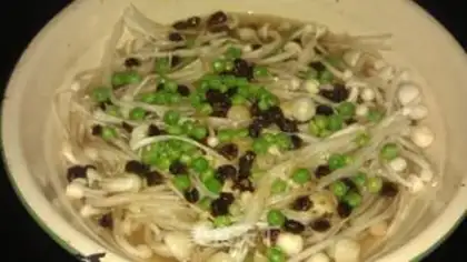 Make Black bean flavored golden needle fat beef step 4