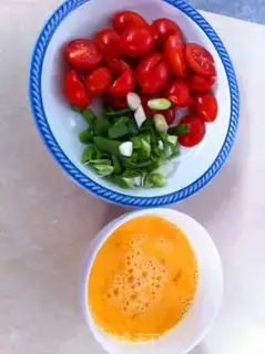 Make Home-cooked scrambled eggs with tomato step 0