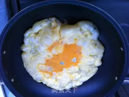 Make Home-cooked scrambled eggs with tomato step 2