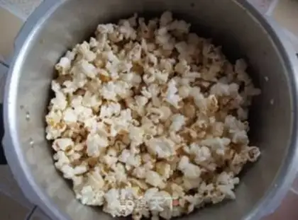 Make popcorn step 4
