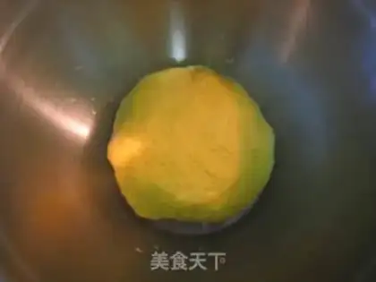 Make Pumpkin milk scented straw hat steamed buns step 6