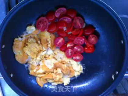Make Home-cooked scrambled eggs with tomato step 4