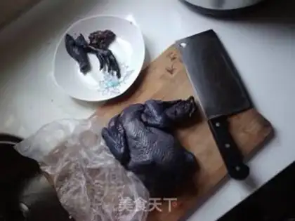 Make Red dates and black chicken soup step 0