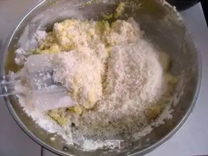 Make Coconut crispy balls step 4