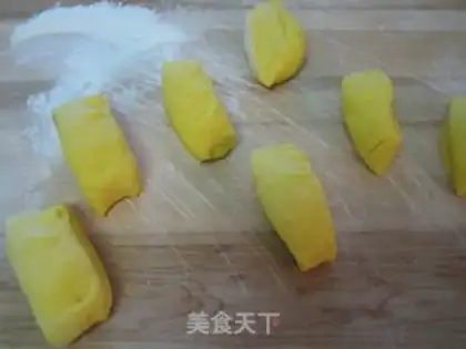 Make Pumpkin milk scented straw hat steamed buns step 8